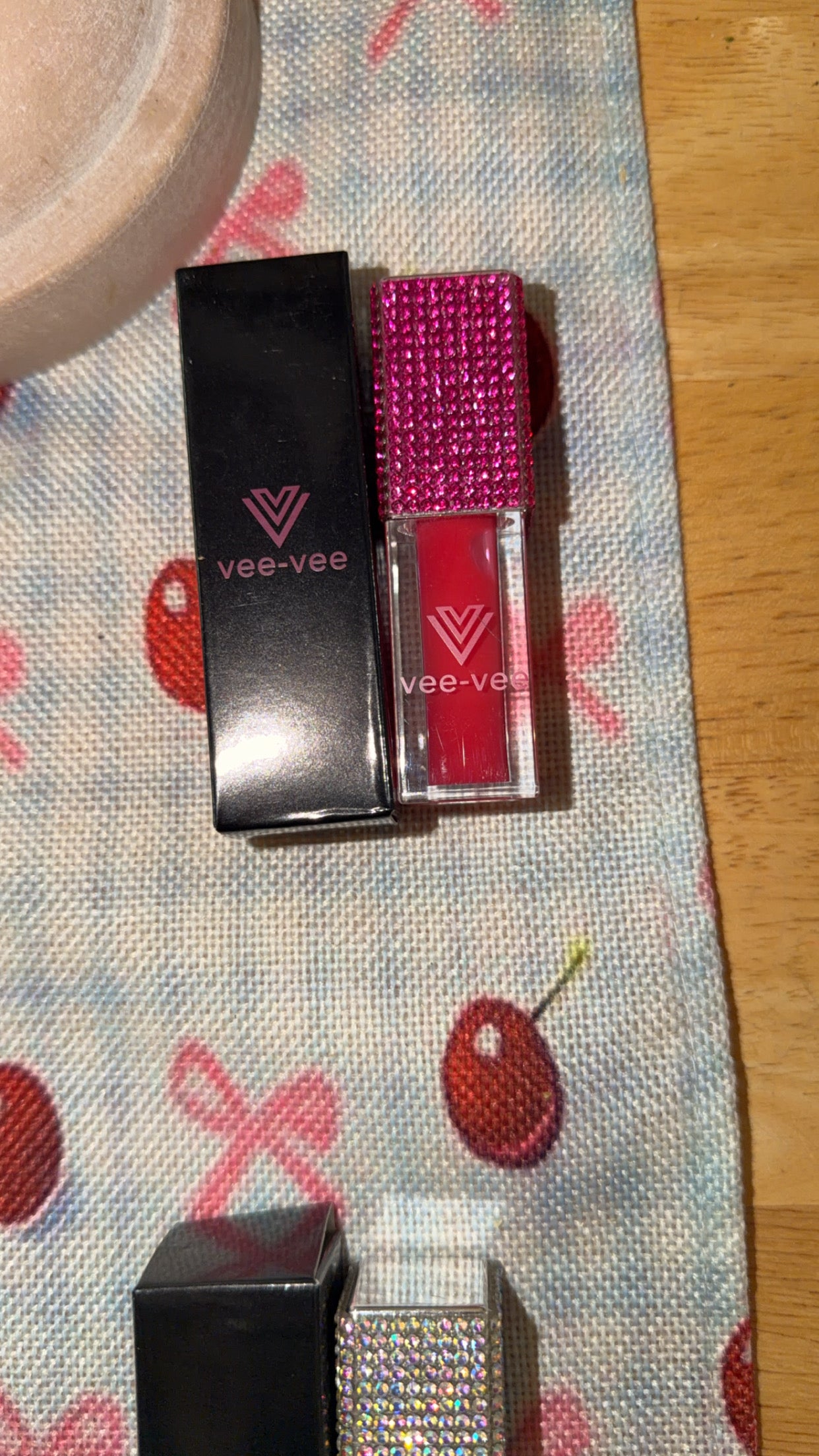 Vee Vee icon drip lip rhinestone gloss