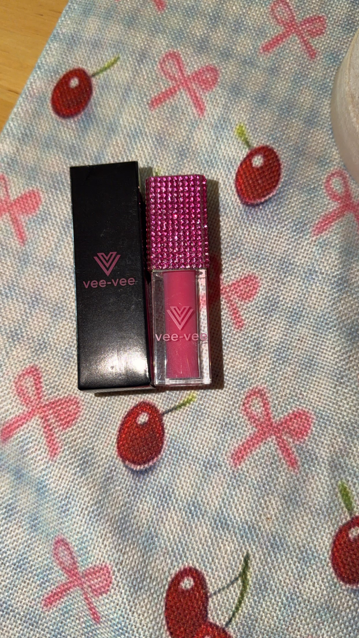Vee Vee icon drip lip rhinestone gloss