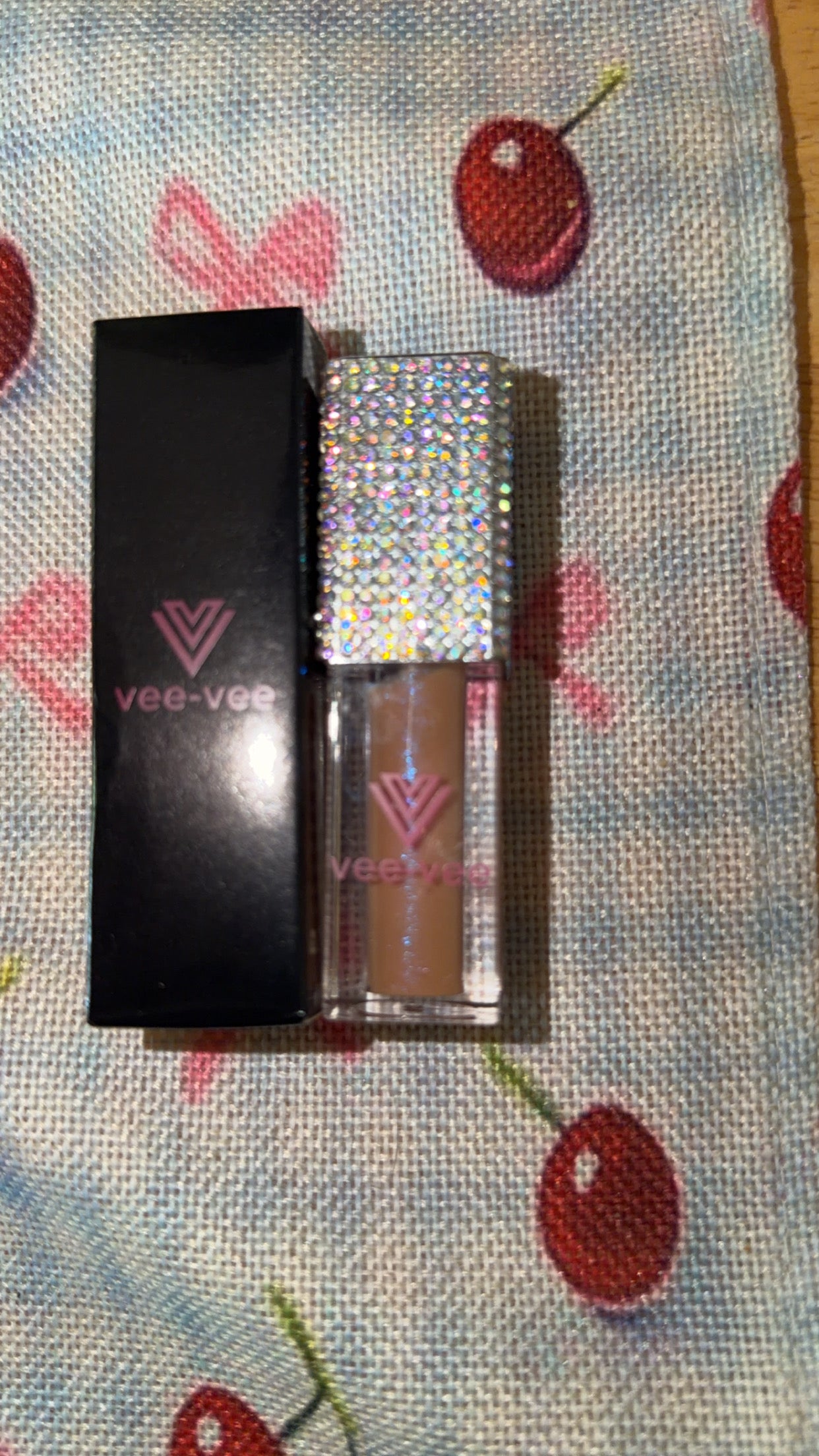 Vee Vee icon drip lip rhinestone gloss