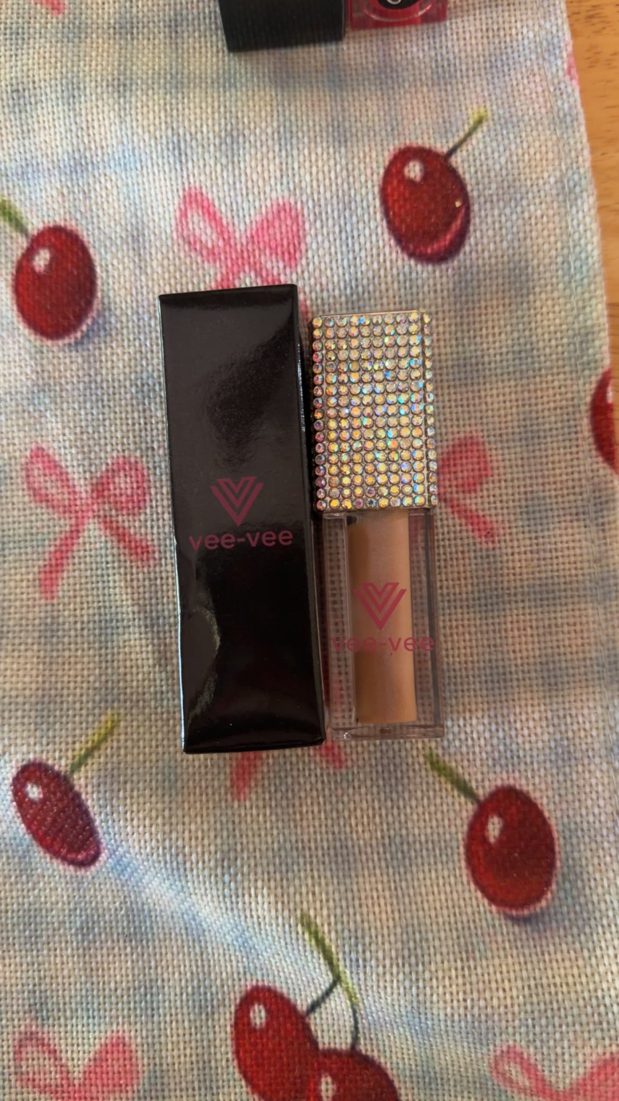 Vee Vee icon drip lip rhinestone gloss