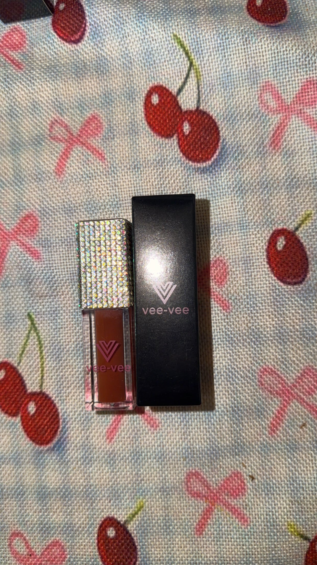Vee Vee icon drip lip rhinestone gloss
